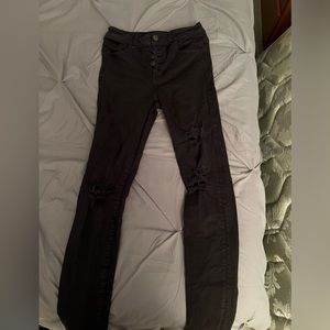 black ripped skinny jeans